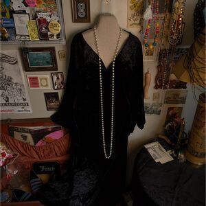 Velvet Vampire Costume Maxi Dress Women's One Size Black V-Neck Slit Long Sleeve